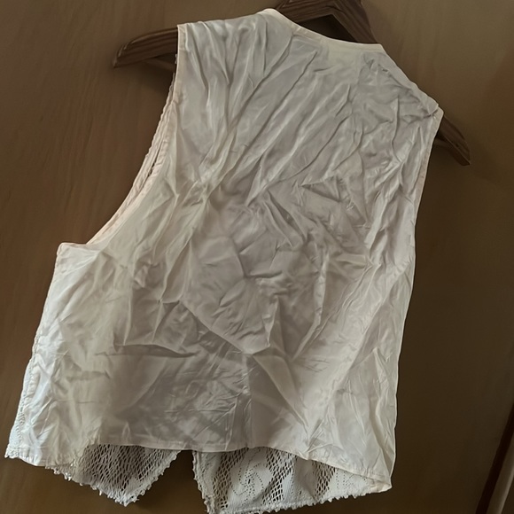 Woman’s off-White Vest SIZE L(16-18) - Picture 6 of 7
